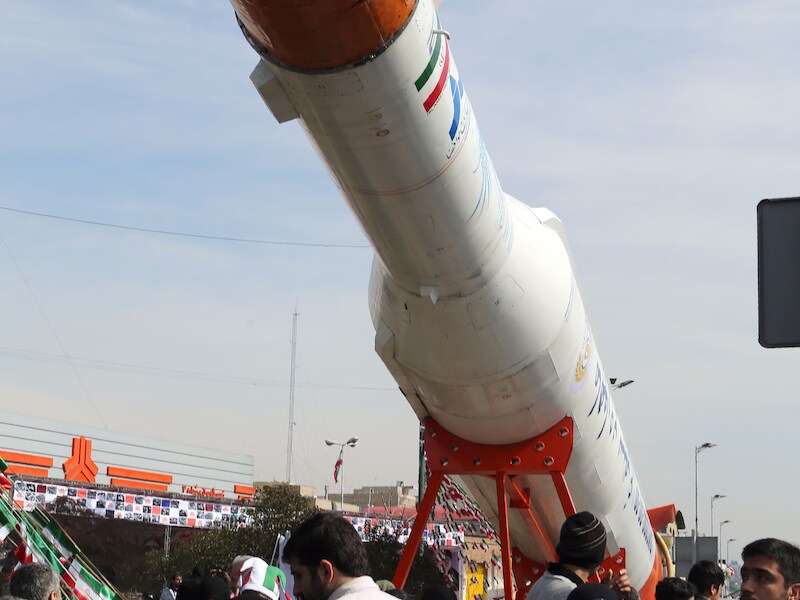 De Simorgh satellietraket die getoond werd op 11 februari vorig jaar in Teheran, tijdens de 37e verjaardag van de Iraanse revolutie.