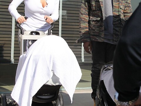 Zeulen met de kinderkoets? Dat laat Kanye aan Kim over.