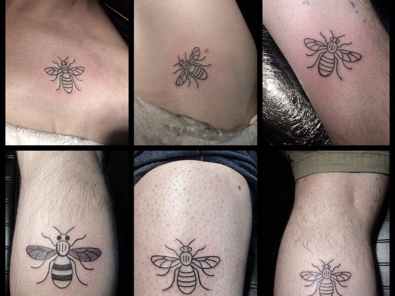 Mensen laten massaal een bij tatoeëren om de slachtoffers van de bomaanslag in Manchester te eren.