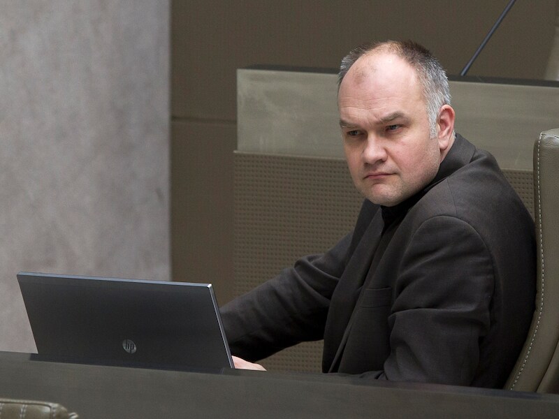 Björn Rzoska (Groen) hekelt dat Open Vld schaamteloos voor de postjes gaat.