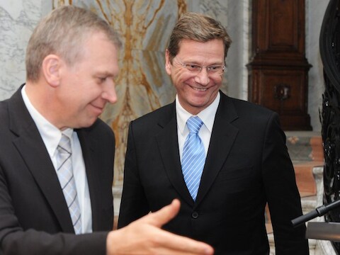 Leterme verwelkomt de Duitse buitenlandminister Westerwelle.