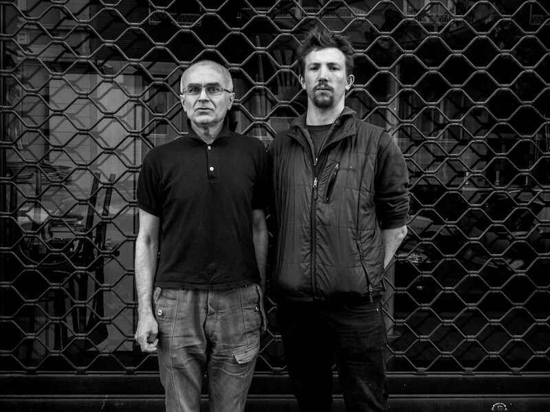 Andrea Rocchelli (rechts) met een Russische tolk.