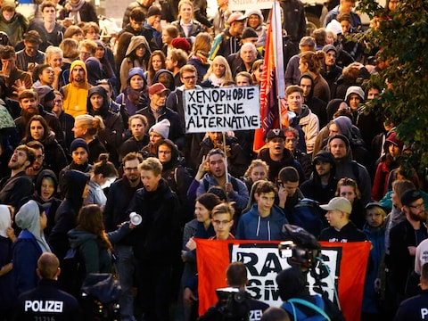 Verschilende mensen protesteren tegen AfD na de verkiezingen in Duitsland