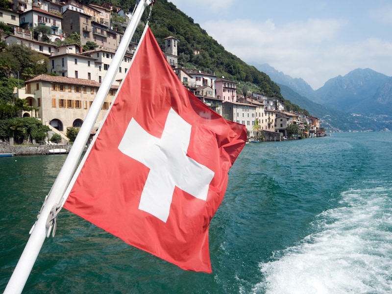 Het meer van Lugano (Zwitserland), waar de Belgische zakenman voor de rechter moet verschijnen.