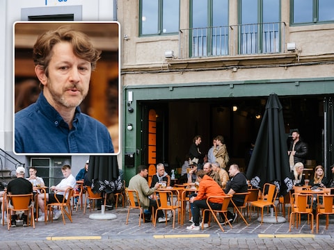 Café Edmond aan de Vrijdagmarkt in Gent. Ook in het centrum zijn er steeds minder cafés. Voor gemeenteraadslid en muzikant Frederik Sioen (Voor Gent, inzetfoto) is het café nog altijd een hoeksteen van de samenleving.