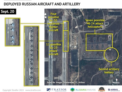 Amerikaanse satellietbeelen tonen Russische gevechtsvliegtuigen op de luchthaven van de Syrische stad Latakia, een bastion van president Assad.