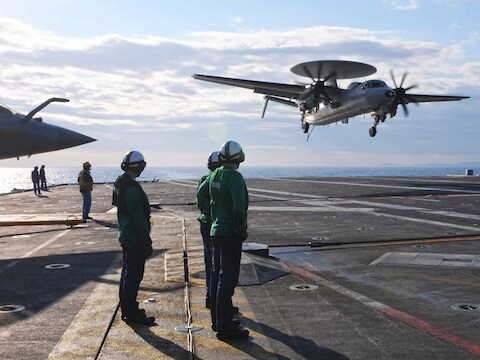 De NAVO zal AWACS-radarvliegtuigen ter beschikking stellen voor de strijd tegen terreurorganisatie Islamitische Staat. De zogenaamde vliegende commandocentrales zullen de gebieden in kaart brengen waar IS actief is.