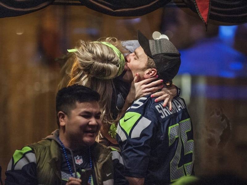 Fans van de Seattle Seahawks vieren in hun stad de Super Bowl-overwinning op de Denver Broncos.