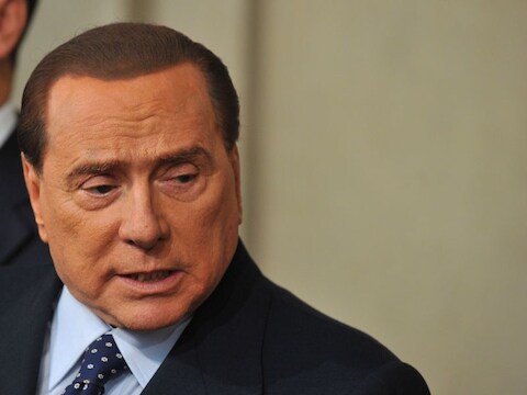 De kritiek op het initiatief komt vooral vanuit de Berlusconi-hoek.