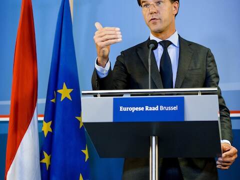 Rutte voelt de hete adem van de SP in de nek.