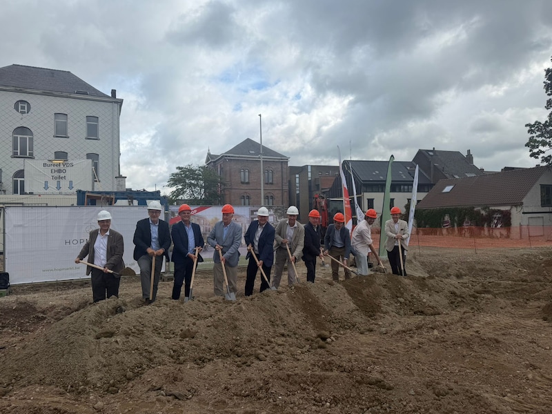 Eerste spadesteek voor nieuwe Hopmarkt in Asse: 55 diepe boringen moeten appartementen koel houden