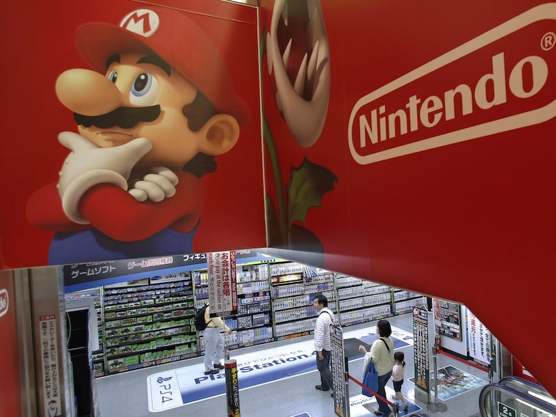 Mario laat Luigi nog even noodgedwongen links.