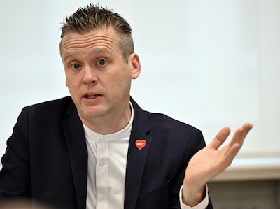 Vakbonden en werkgevers waarschuwen voor “economische chaos” door centenindex