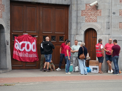 Stakers aan de gevangenispoort in Gent.