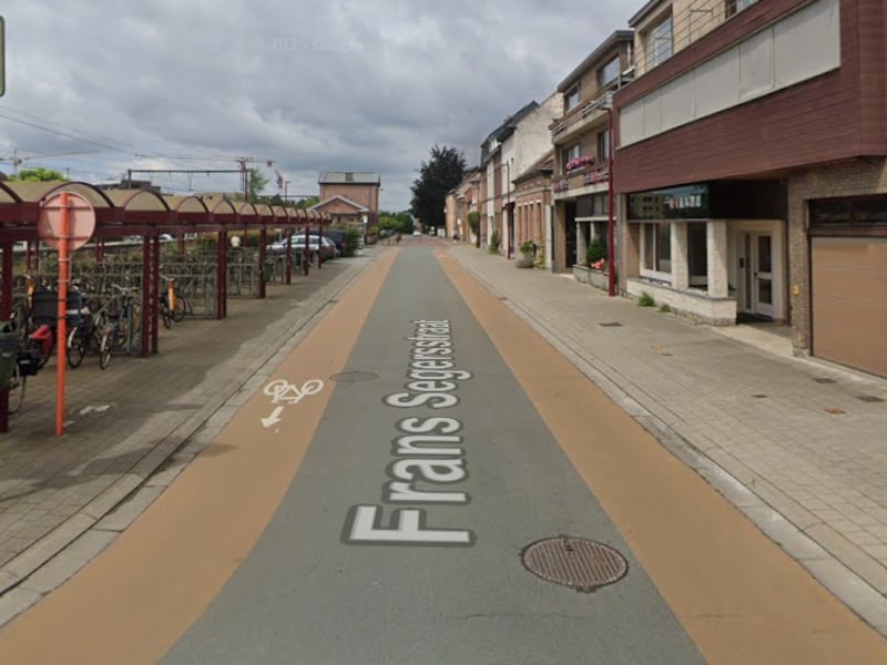 De Frans Segersstraat valt nu net buiten de fietszone van het Boechoutse dorpscentrum.