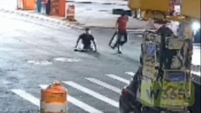 KIJK. Zeven mannen kruipen uit rioolput midden op kruispunt in New York: “Alsof het de Ninja Turtles zijn”