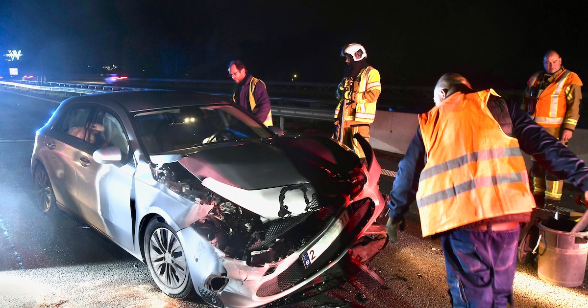 Kop-staartbotsing op heikel punt van E403 in Izegem leidt tot flinke file: avondspits in de war