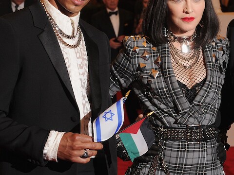 Brahim Zaibat en Madonna als koppel op de rode loper tijdens The Met Ball in New York begin mei 2013.