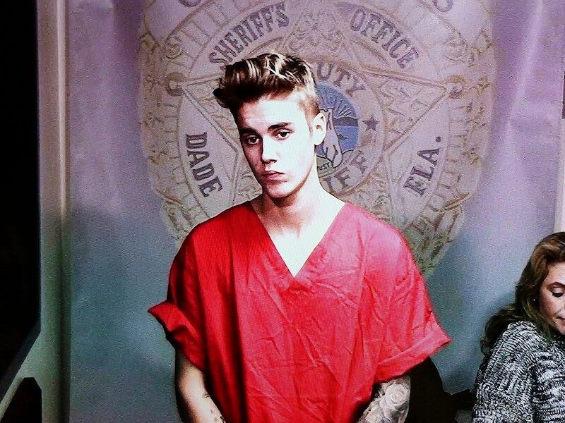 De Canadese zanger Justin Bieber in de rechtbank in Miami.