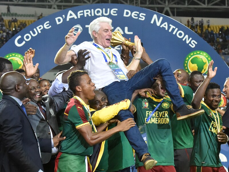 Broos eerste Belg die Africa Cup wint nadat invaller Aboubakar Kameroen in extremis naar delirium schiet