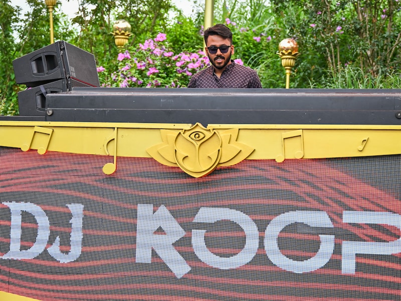 Van dj-lessen in Indische sloppenwijken tot op podium van Tomorrowland: dj Roop speelt eerste buitenlandse set