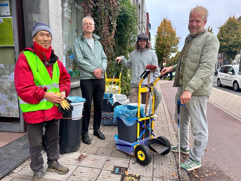 Propere Zondagen: Yasuo Osaku, Stein Somers, Wim Buysse en Bram De Kort ruimen de Bloemekeswijk in Gent tweewekelijks op.