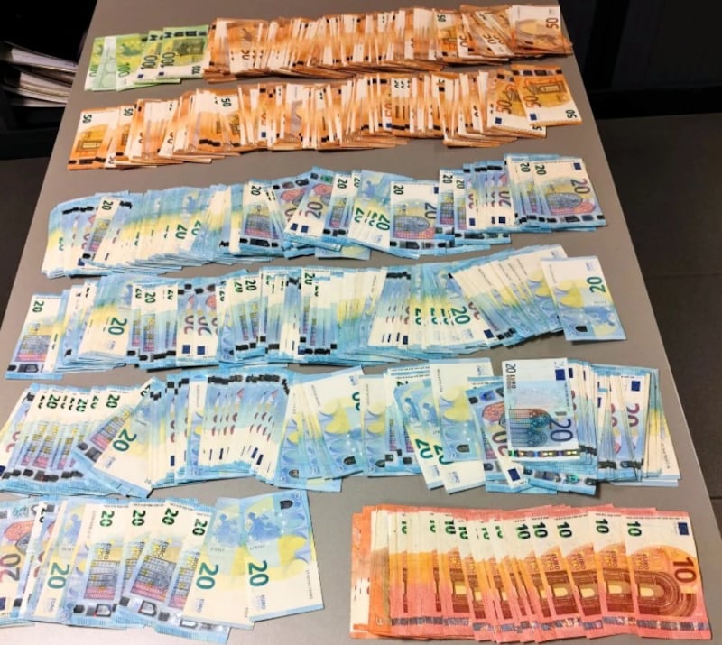 Het geld dat werd aangetroffen.