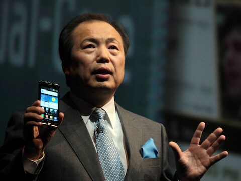 Samsung-topman Shin Jong-kyun bij de voorstelling van de S II.
