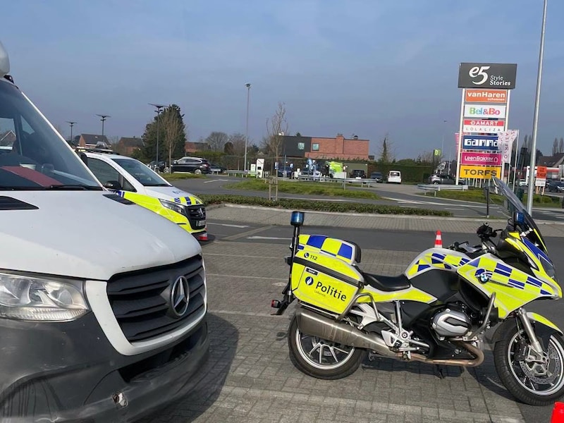 De politie hield de voorbije weken meerdere controles op de Zelebaan in Lokeren.