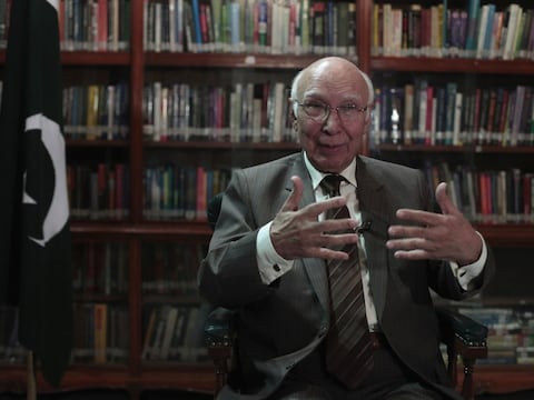 Pakistaanse minister van Buitenlandse Zaken Sartaj Aziz vertelt in een interview aan Reuters dat ze de voormalige nummer twee van de Afghaanse Taliban zullen vrijlaten.
