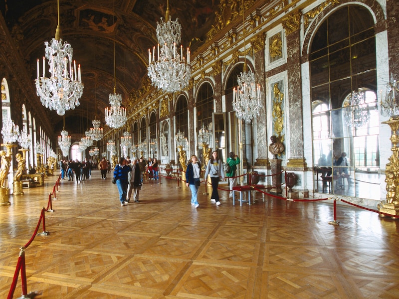 De Spiegelzaal in het Kasteel van Versailles.