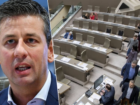 "Het belangrijkste land voor elke politicus is het binnenland. En daarom willen wij vandaag het signaal geven dat dit parlement niet met zich laten sollen", aldus Chris Janssens.