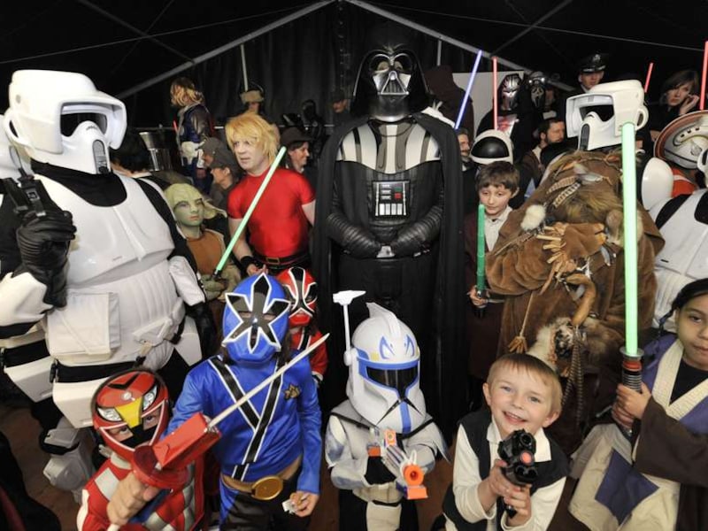 Star Wars-fans verkleden zich in hun favoriete personage tijdens een meeting op 27 april.