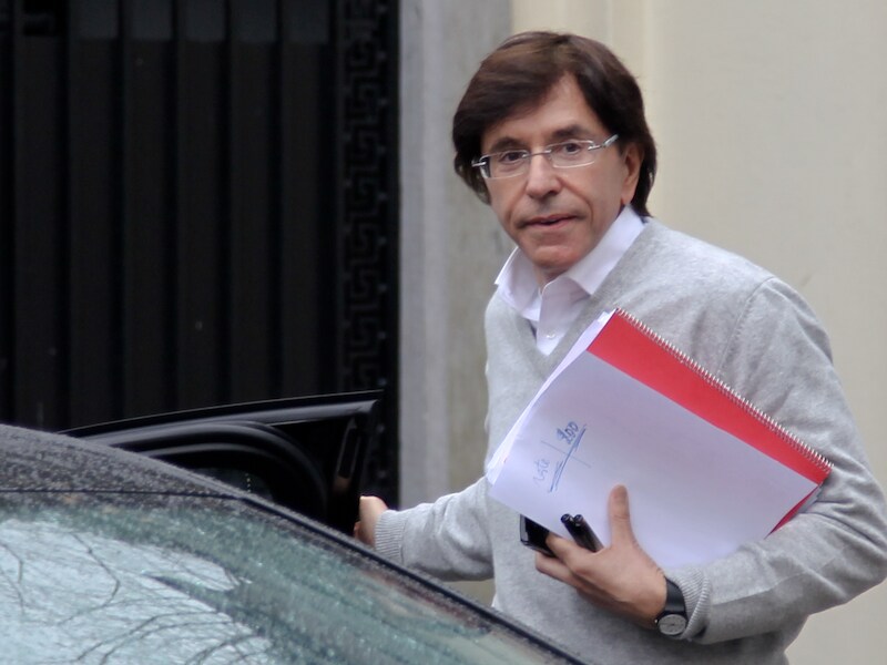 Premier Di Rupo gistermiddag bij aankomst aan de Lambermont