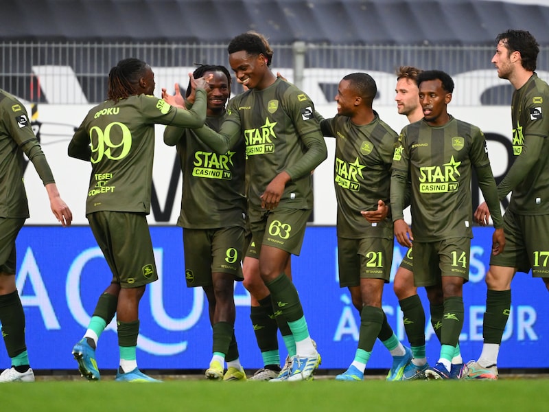 Christ Souanga (OHL) beleefde zijn ‘jour de gloire’ in Charleroi: “Bij de aftrap dacht ik: hoe mooi zou het zijn als ik hier zou kunnen scoren? Echt waar”