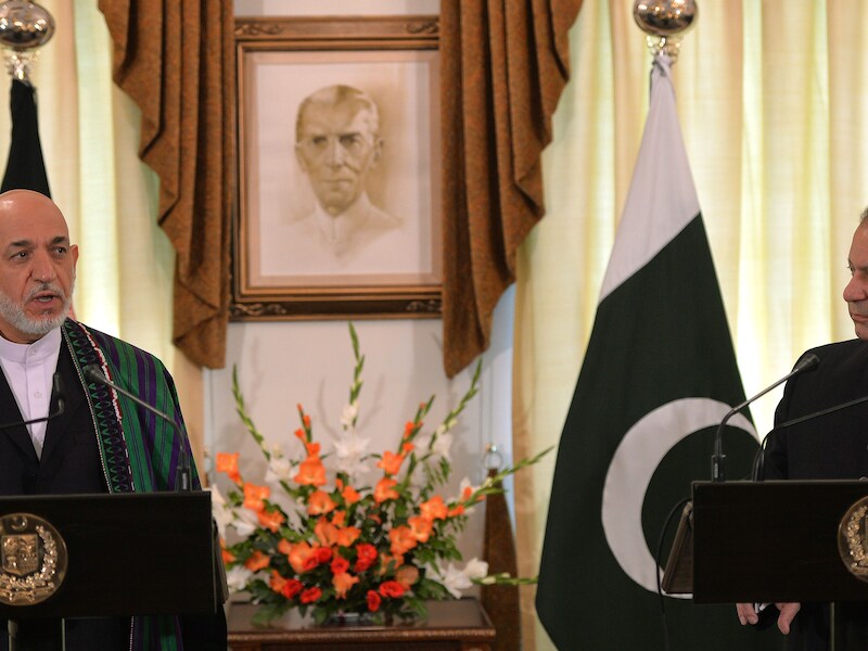 De Afghaanse president Hamid Karzai (links) en de Pakistaanse premier Nawaz Sharif (rechts).