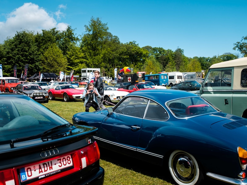 Oldtimers veroveren Marktplein van Schoten tijdens zevende Oldtimer Treffen