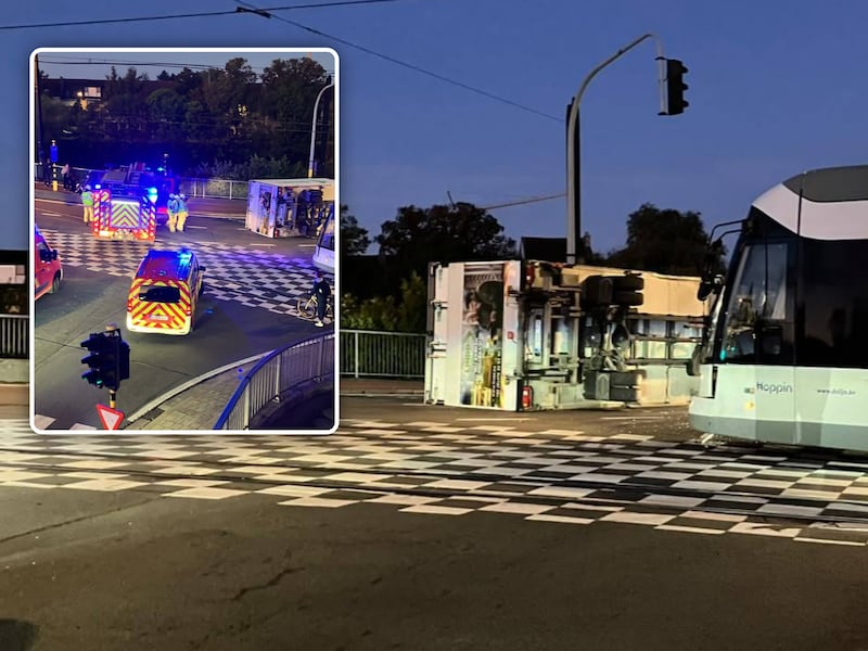 In Gent zijn een tram en vrachtwagen tegen elkaar gereden op het kruispunt van Palinghuizen en de Nieuwevaart. Inzet: De chauffeur wordt bevrijd.