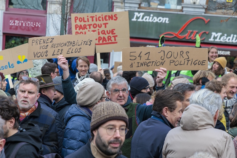 El lunes, innumerables ciudadanos enojados protestaron contra la falta de gobierno en Bruselas. 