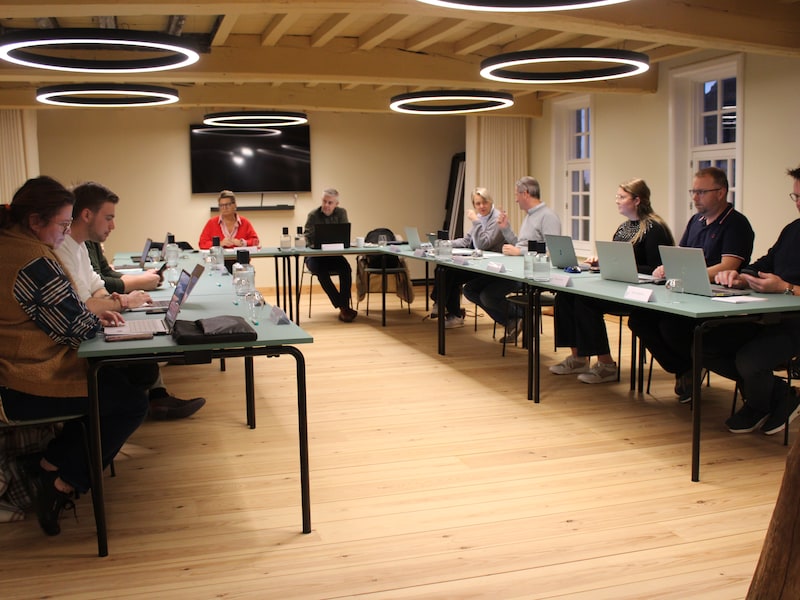 Op de gemeenteraad van donderdag 8 oktober was raadslid Vermeersch verontschuldigd.