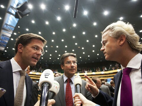 VVD-lijsttrekker Mark Rutte (links), naast Maxime Verhagen (CDA) en Geert Wilders (PVV).