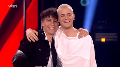 Laura Tesoro toch aanwezig bij finale ‘The Voice’, Finn en Joris vallen als eerste af. Volg het hier live