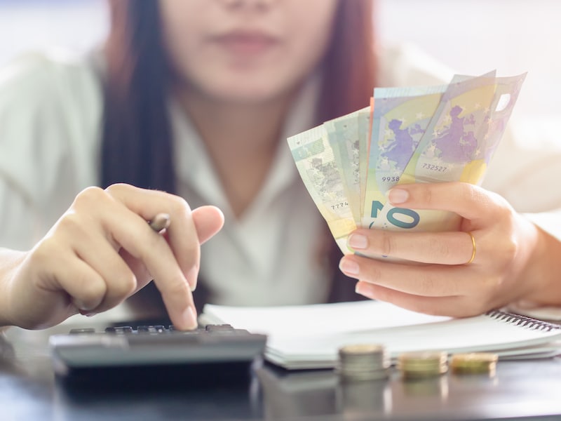 Op welke kosten kan je besparen als alleenstaande? Zo hou je elke maand meer geld over
