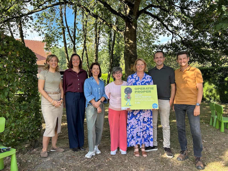 De school zette zich samen met de kleuters in voor een nette omgeving. 