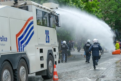Onderzoek geopend naar gedrag politieagenten in Brussel tijdens protest Franstalig onderwijs