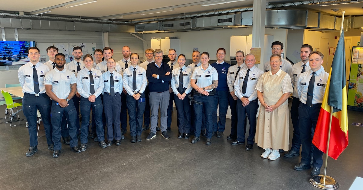 Nieuwe politie-inspecteurs leggen eed af: “We klimmen stilaan uit de ...