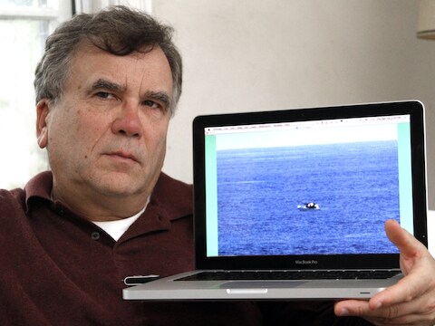 Tourist Jeff Gilligan toont het beeld dat hij nam van de vissers in nood.