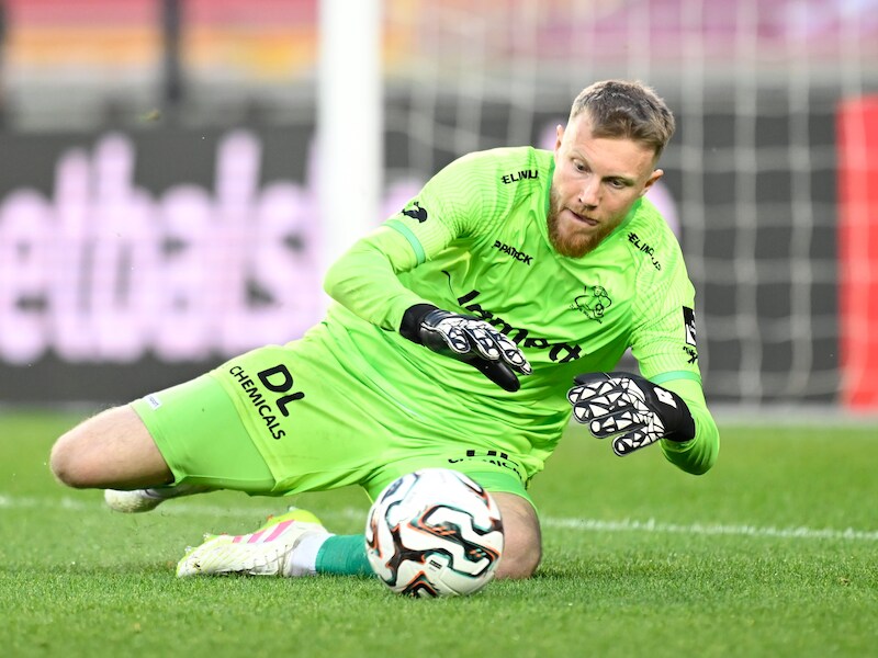 “Puur instinct”: mede dankzij cruciale save Brent Gabriël verzekert Zulte Waregem zich van eindwinst in Relegation Play-offs