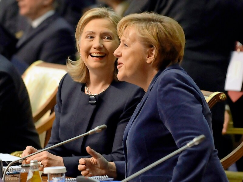 Hillary Clinton en Angela Merkel.