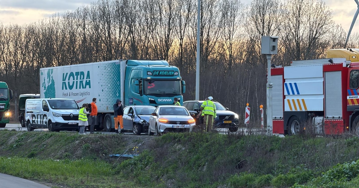 Twee wagens betrokken bij ongeval op John Kennedylaan in Sint-Kruis-Winkel